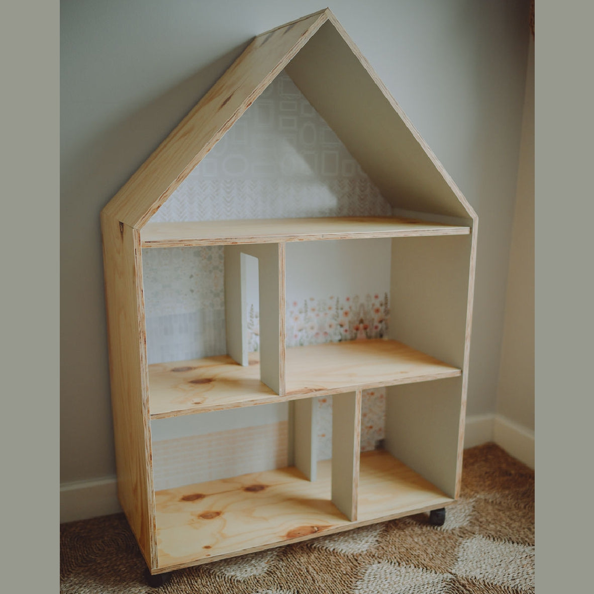 Deluxe Dollhouse – Fully Furnished