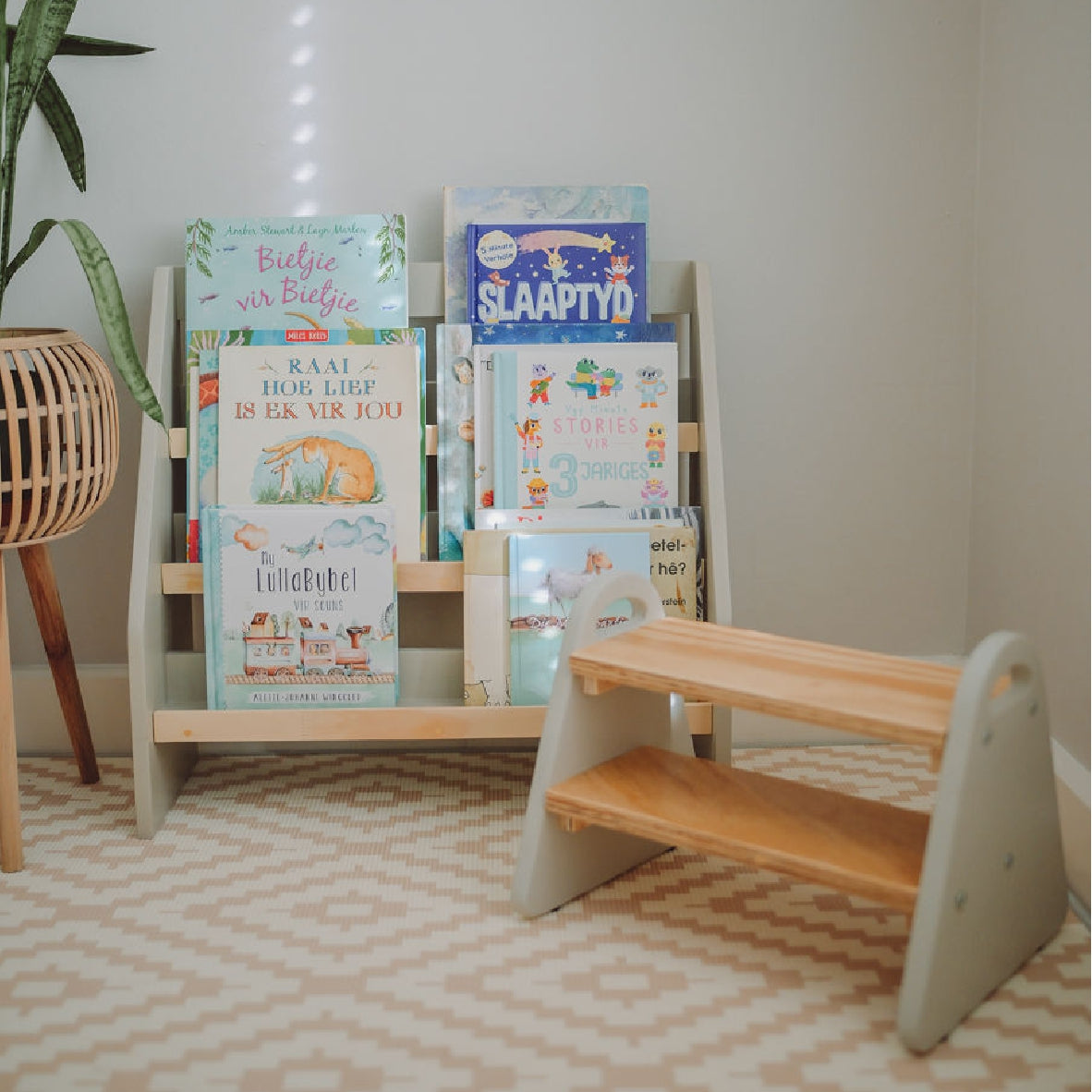 Freestanding Bookshelf